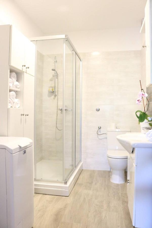 Apartments Ela โตรกีร์ ภายนอก รูปภาพ