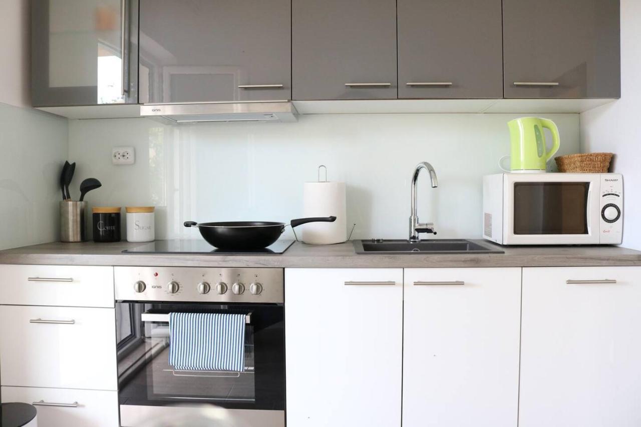 Apartments Ela โตรกีร์ ภายนอก รูปภาพ