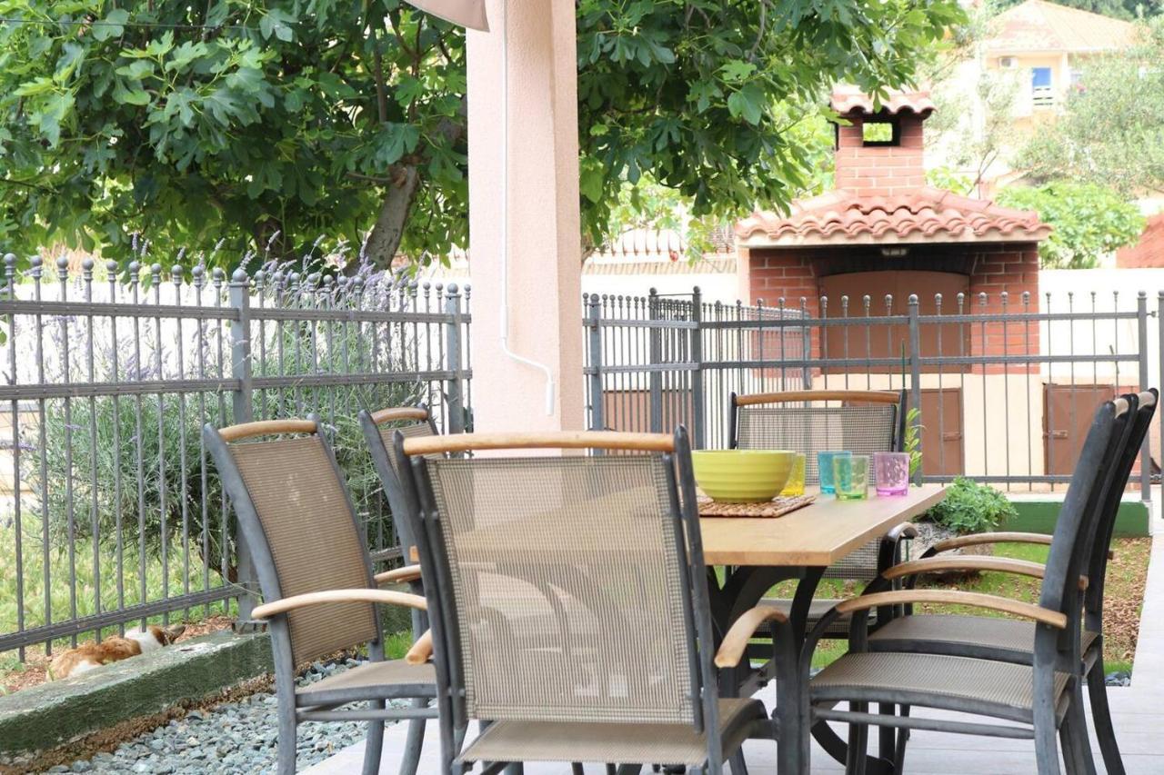 Apartments Ela โตรกีร์ ภายนอก รูปภาพ