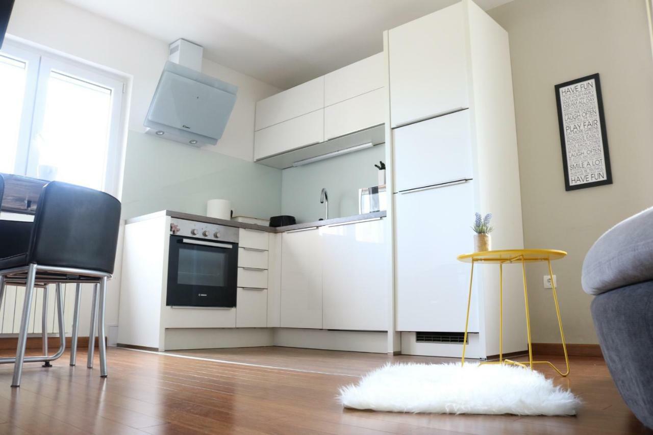 Apartments Ela โตรกีร์ ภายนอก รูปภาพ