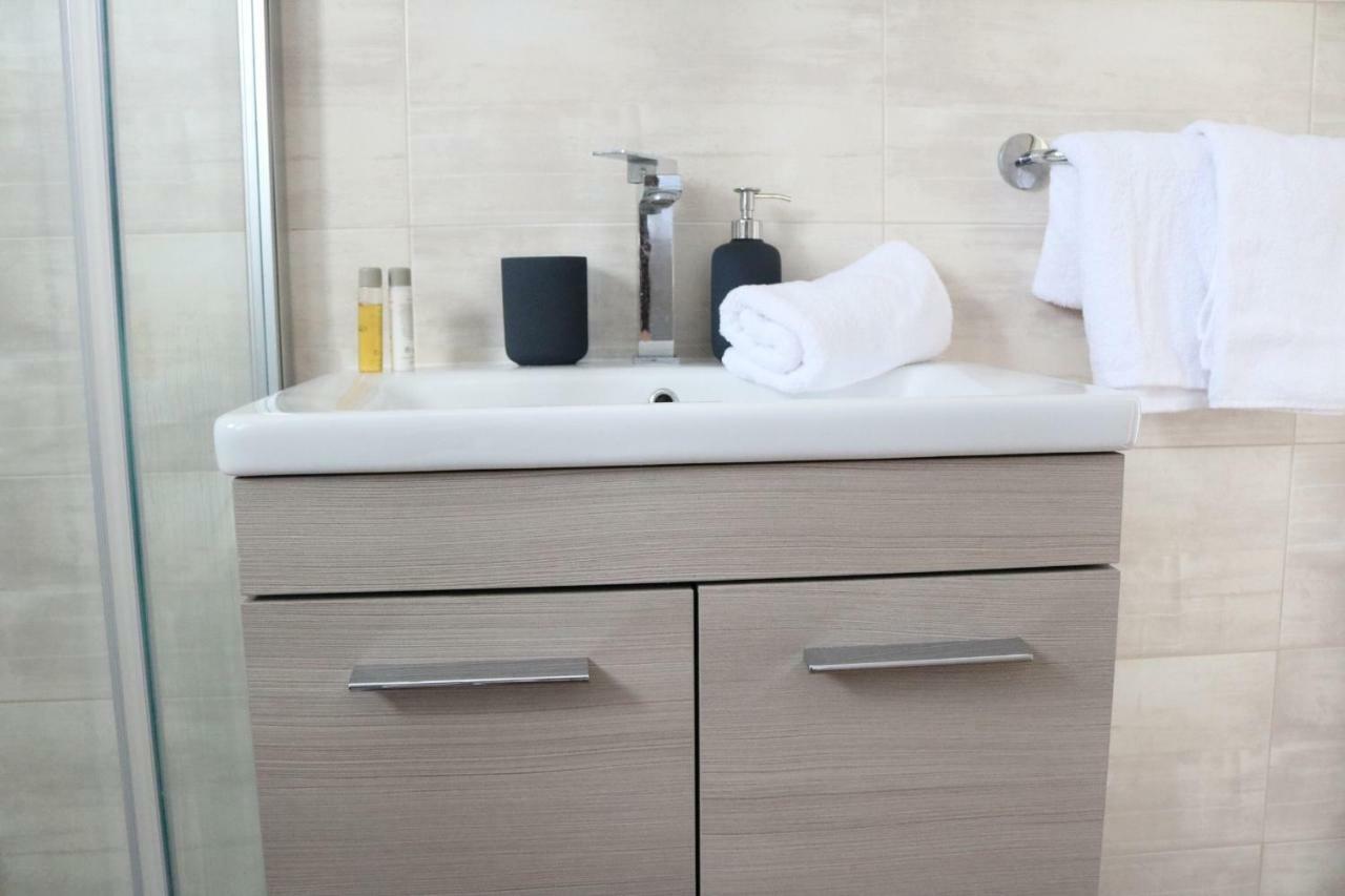 Apartments Ela โตรกีร์ ภายนอก รูปภาพ